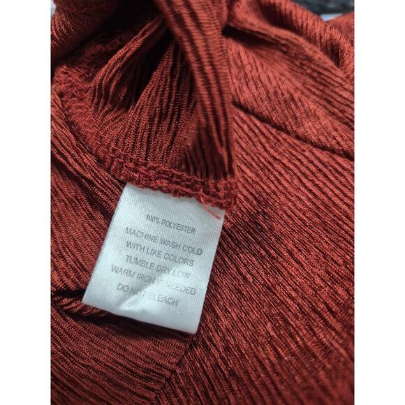 Fyve  Burgundy Red 100% Polyester Crinkle Twist Top  Sz S - Picture 7 of 7